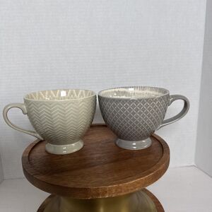 2 Signature Housewares Footed Stoneware 14 oz Mugs Diamonds Dots Lines & Zigzags